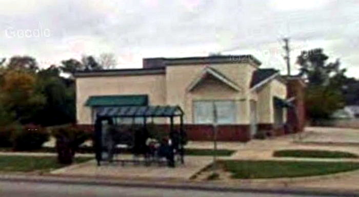 Long John Silvers - Roseville - 28835 Gratiot Ave (newer photo)